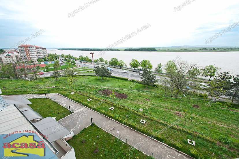 Apartament cu trei camere de vanzare pe Faleza Dunarii