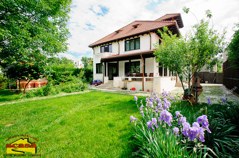 Casa in stil neoromanesc de vanzare in zona centrala