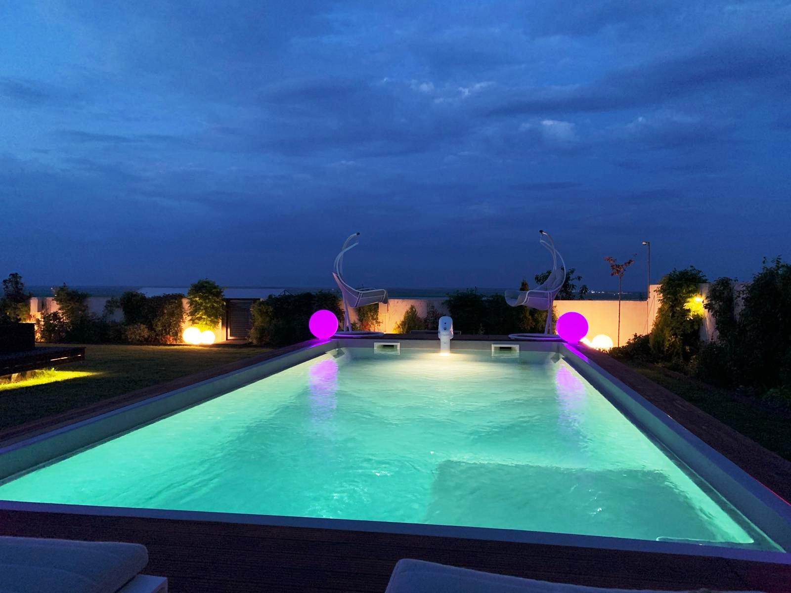 Resedinta superba cu vedere spre lac in Brates Lake Residence
