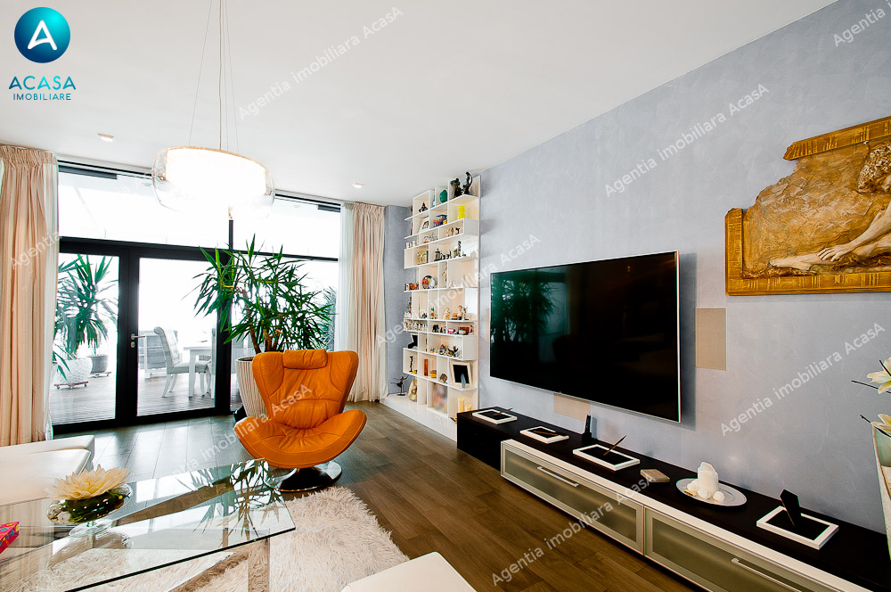 Resedinta superba cu vedere spre lac in Brates Lake Residence