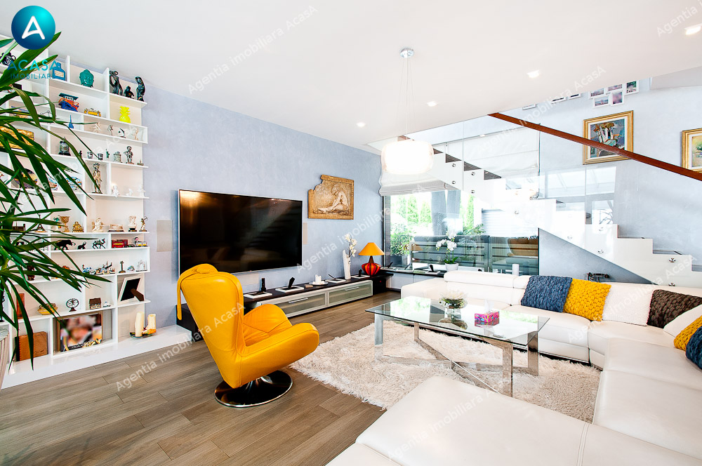 Resedinta superba cu vedere spre lac in Brates Lake Residence