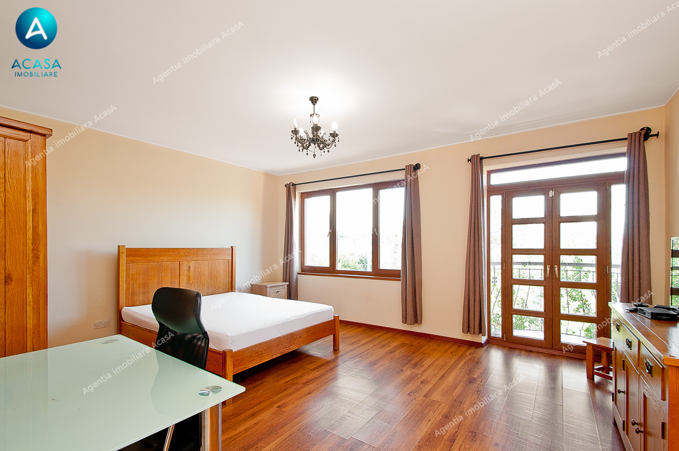Vila D+P+2 cu 5 camere, garaj si curte de inchiriat in Galati