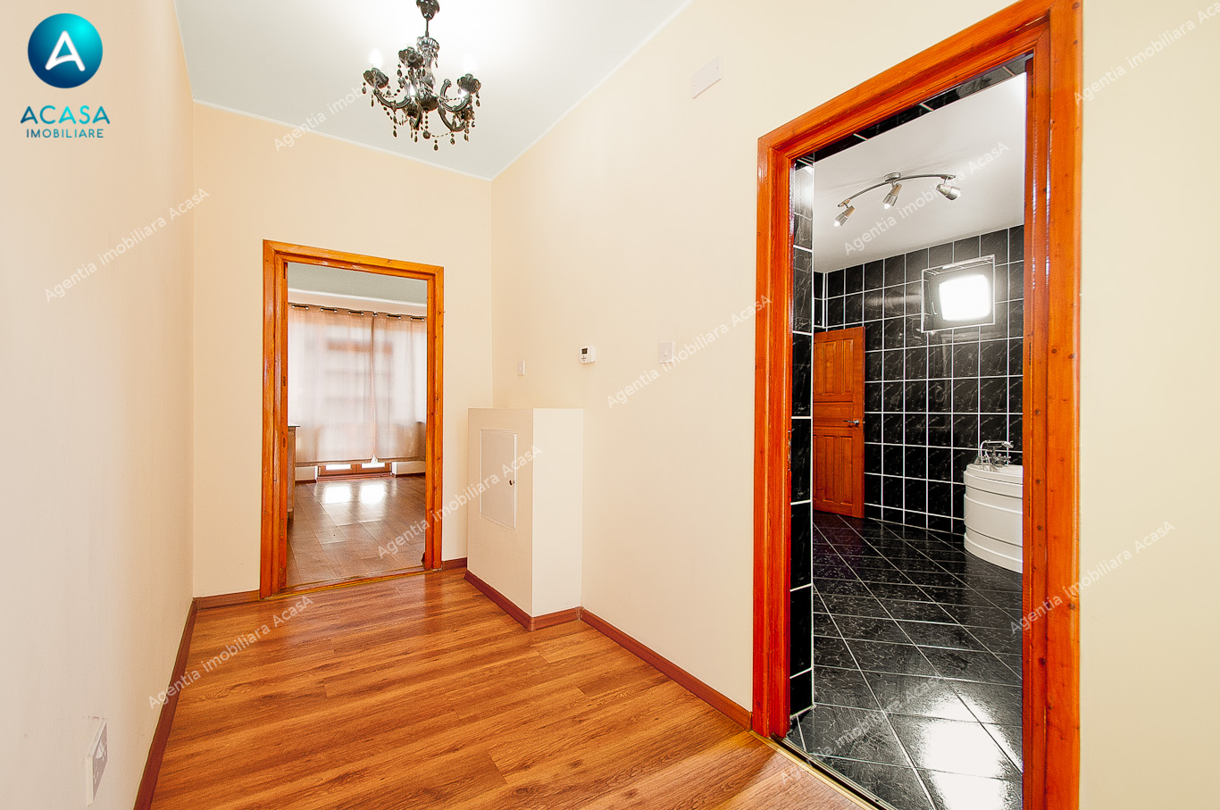 Vila D+P+2 cu 5 camere, garaj si curte de inchiriat in Galati