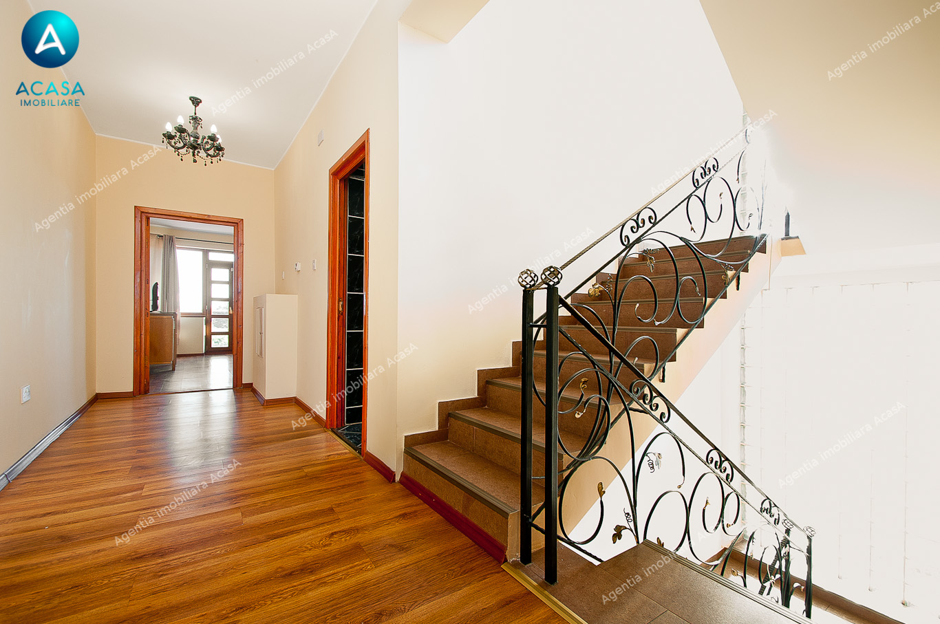 Vila D+P+2 cu 5 camere, garaj si curte de inchiriat in Galati