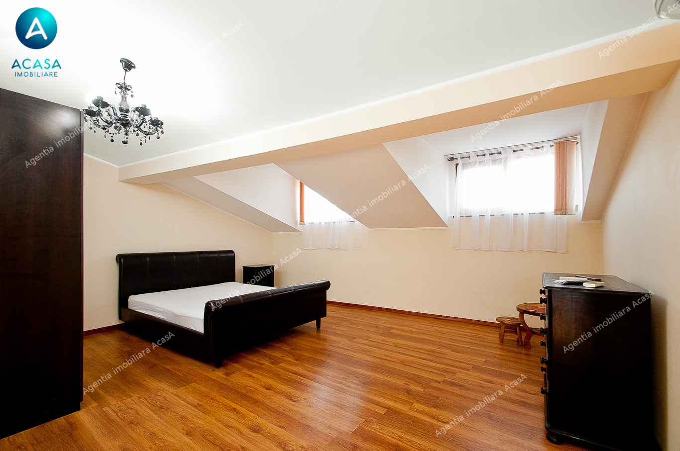 Vila D+P+2 cu 5 camere, garaj si curte de inchiriat in Galati