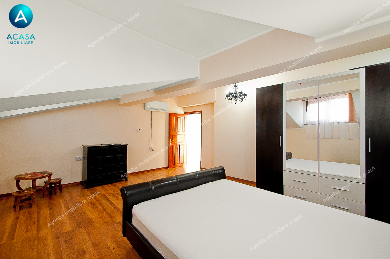 Vila D+P+2 cu 5 camere, garaj si curte de inchiriat in Galati