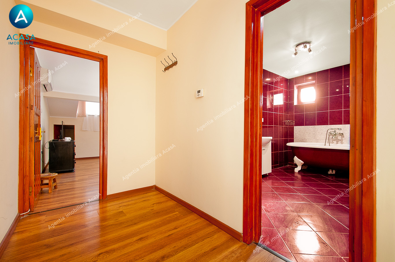 Vila D+P+2 cu 5 camere, garaj si curte de inchiriat in Galati