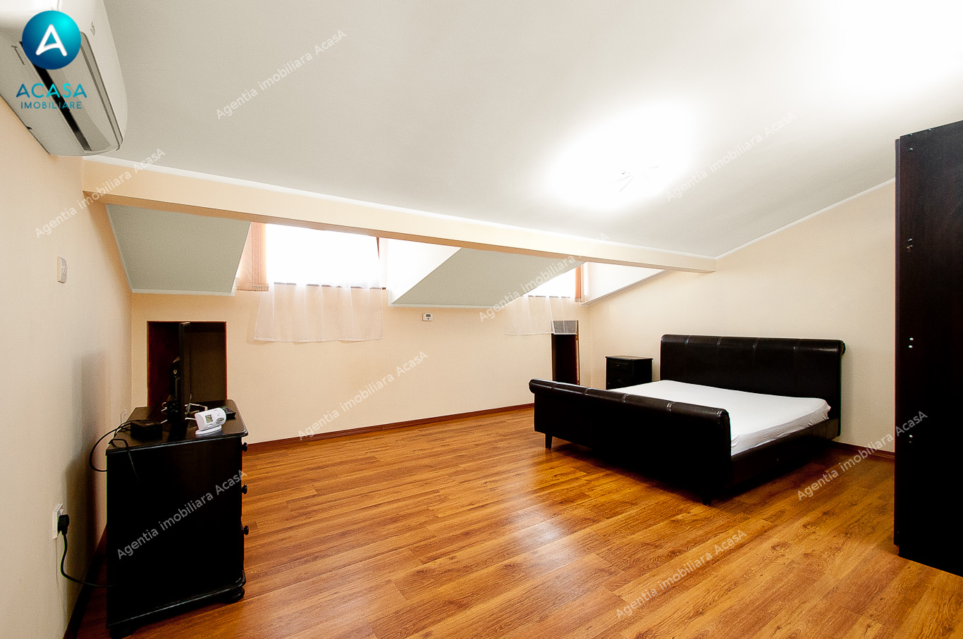 Vila D+P+2 cu 5 camere, garaj si curte de inchiriat in Galati