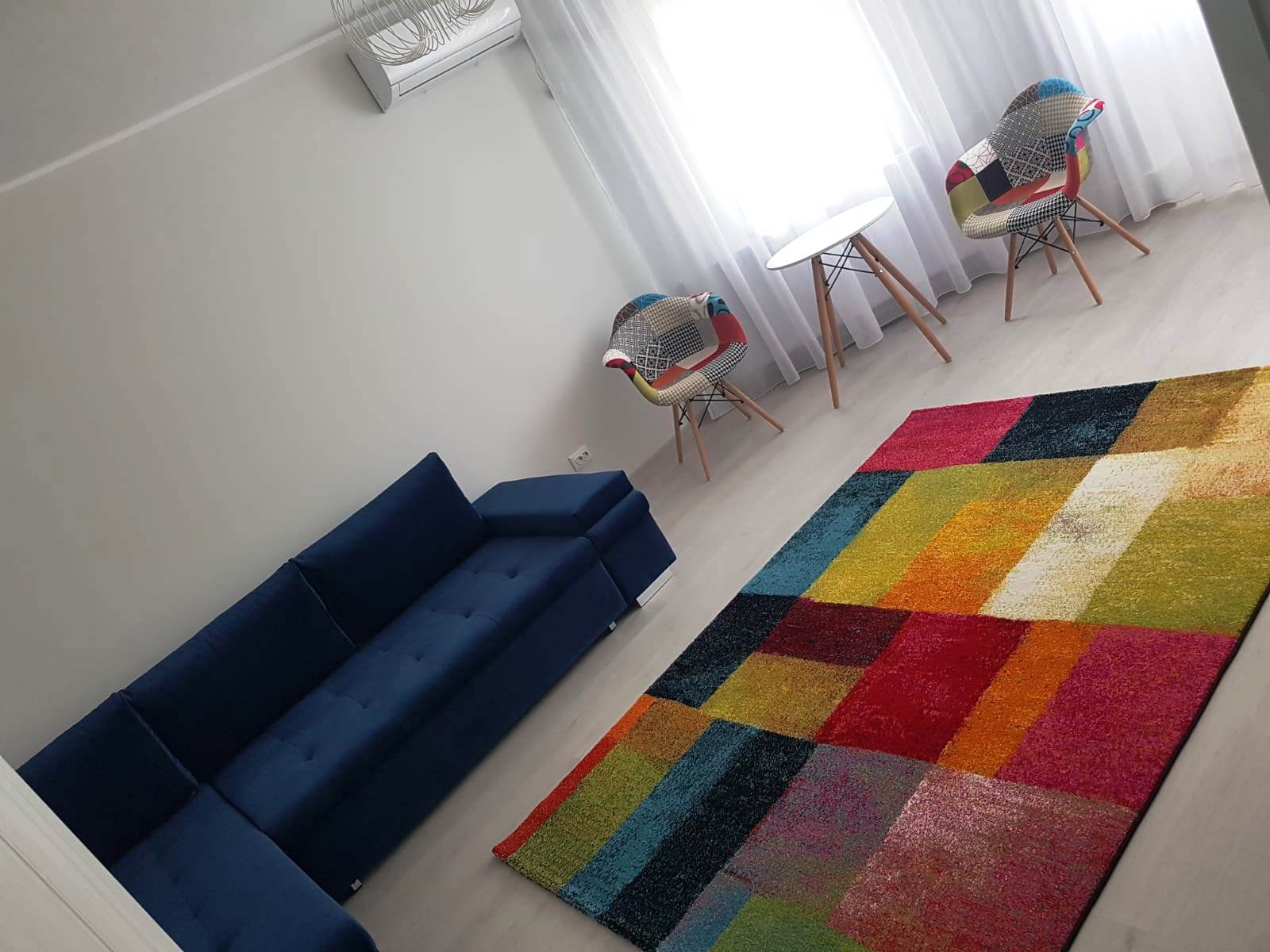 Apartament spatios cu doua camere de inchiriat mobilat si utilat