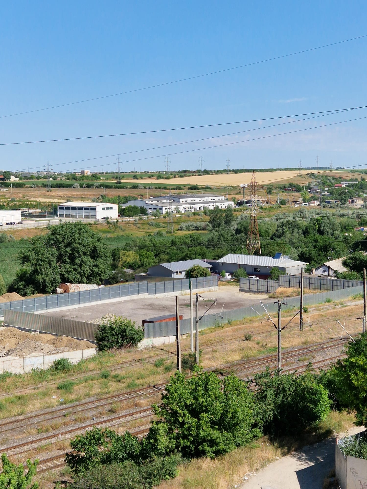Teren intravilan 5300 mp total cu destinatie industriala