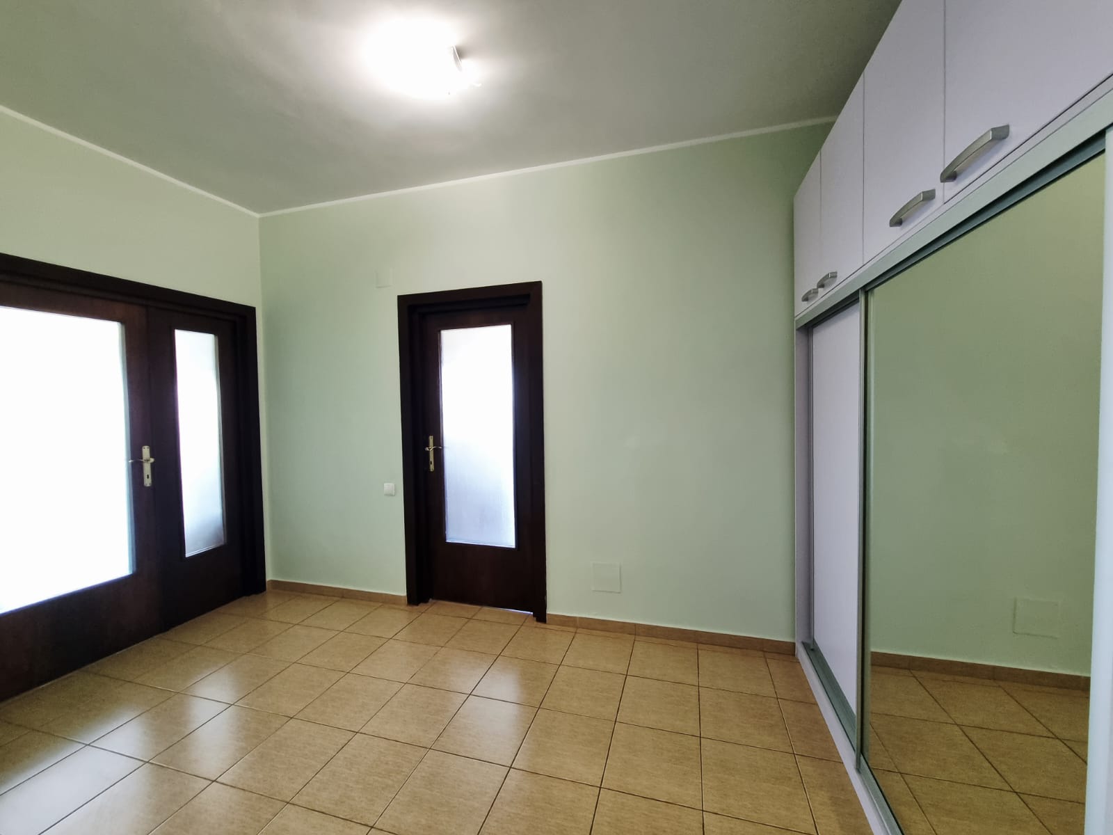 Apartament cu doua camere 88mp de inchiriat pe Faleza Dunarii
