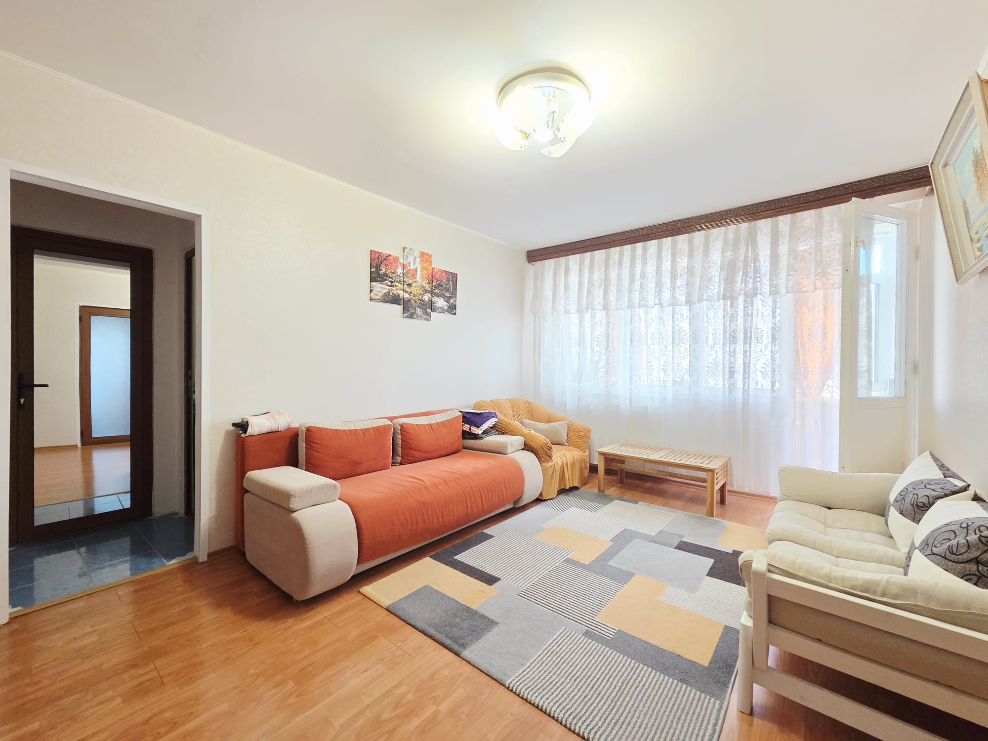 Apartament 3 camere Micro 16 cu 2 balcoane etaj 2