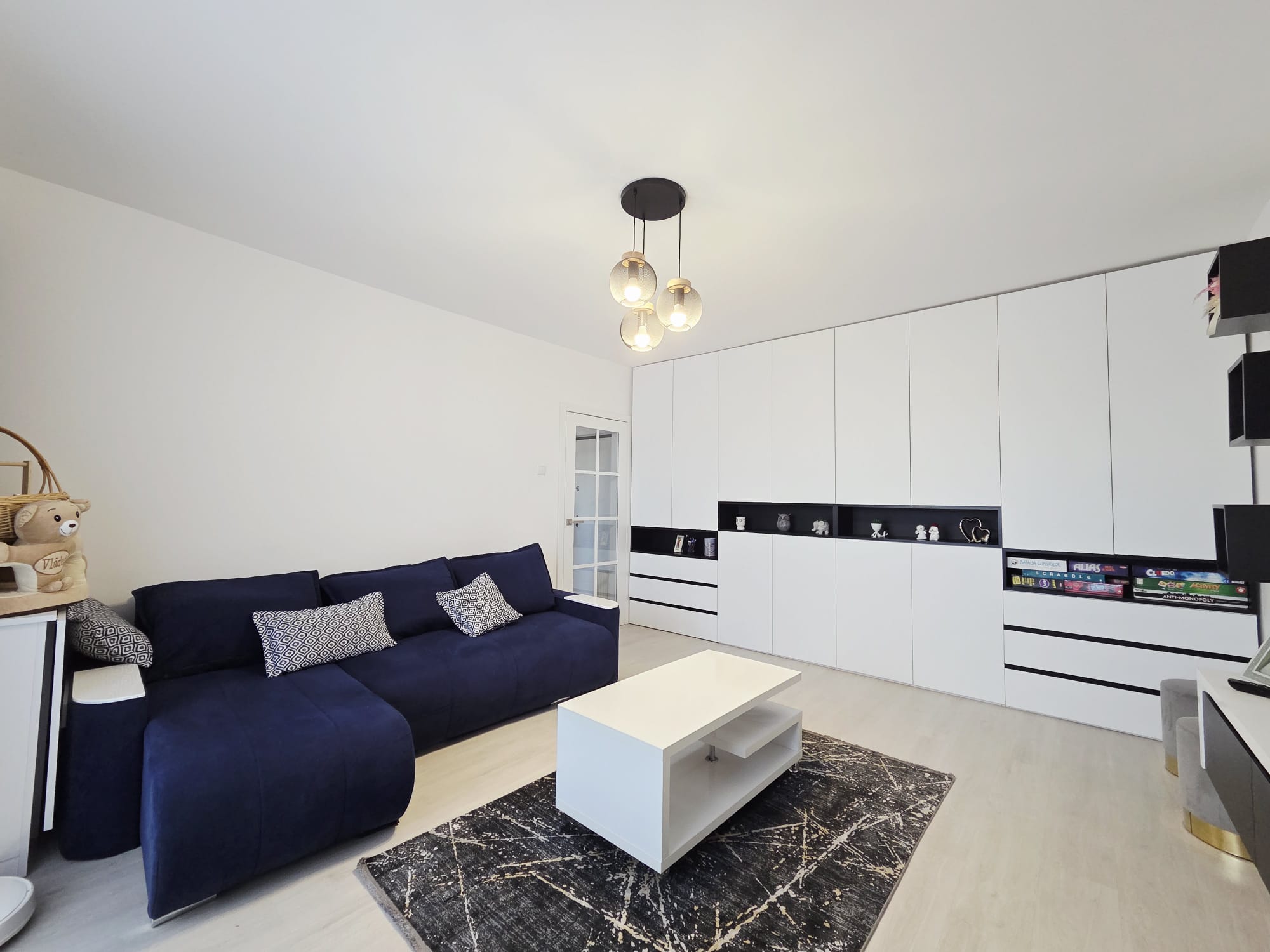 Apartament renovat cu simt de raspundere mobilat si utilat GATA DE MUTAT