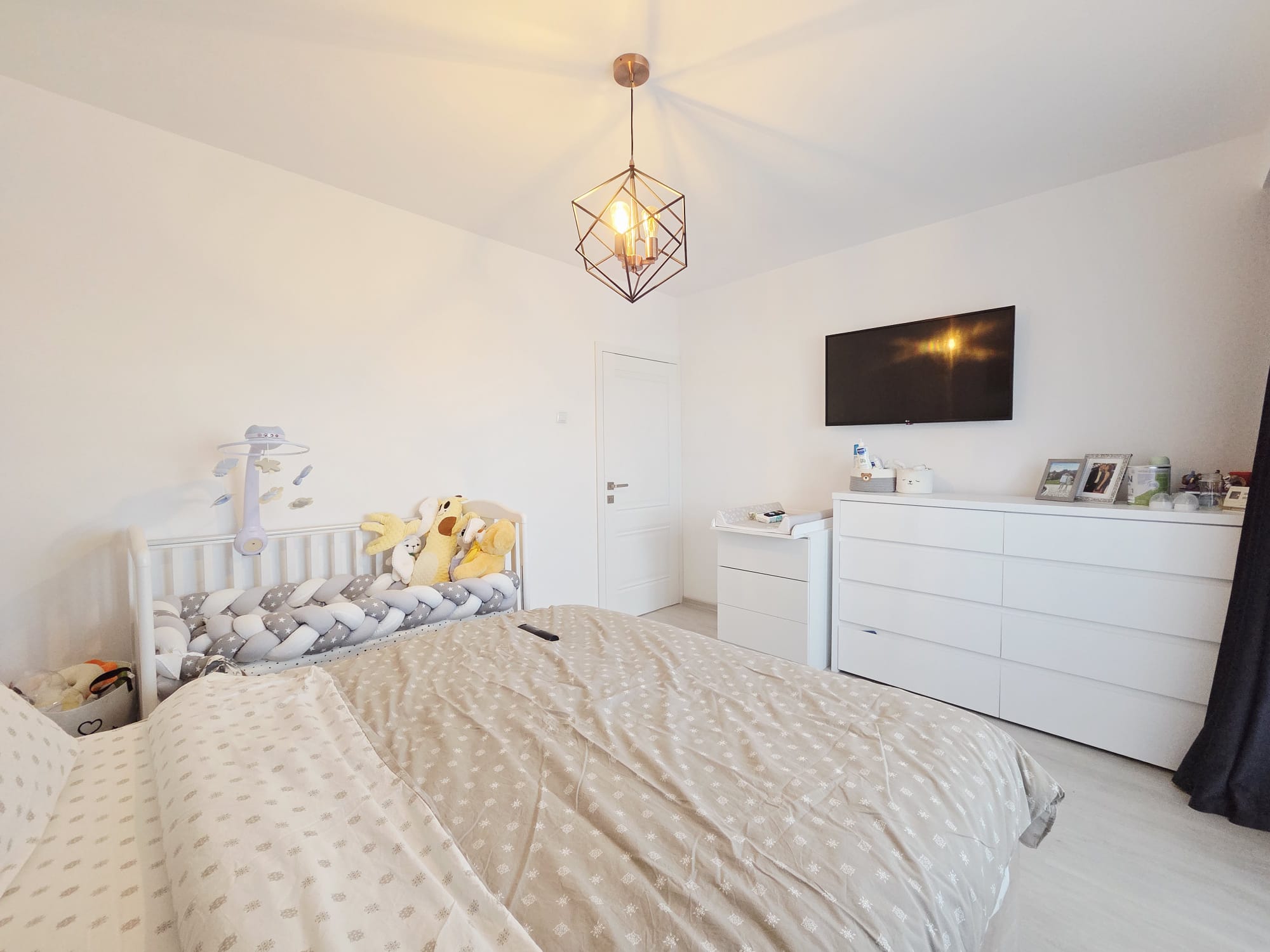 Apartament renovat cu simt de raspundere mobilat si utilat GATA DE MUTAT