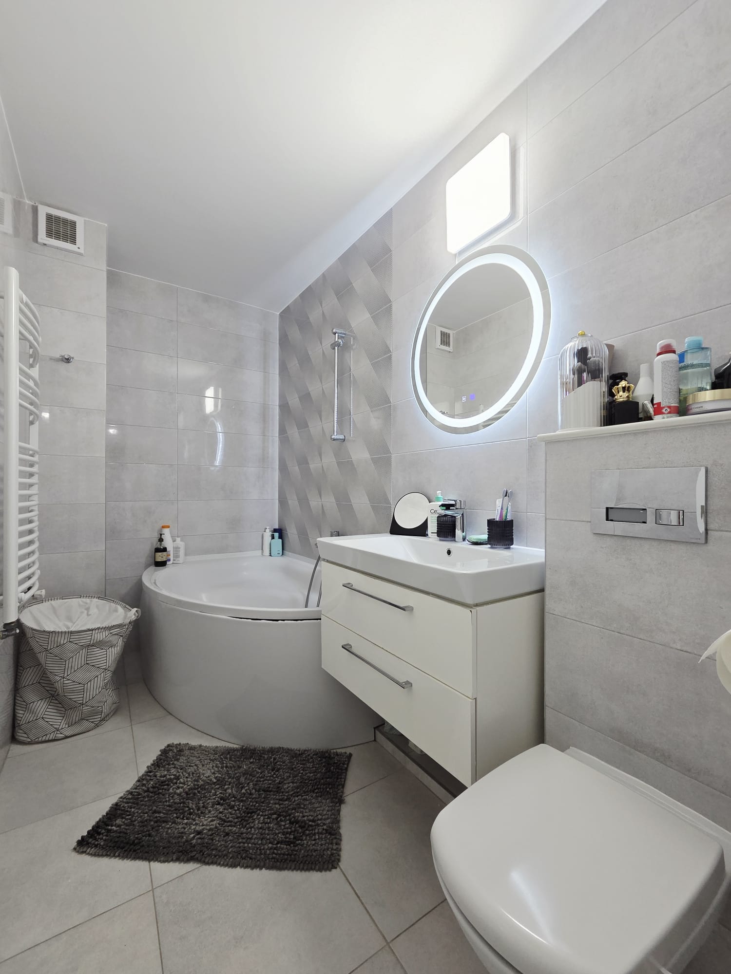 Apartament renovat cu simt de raspundere mobilat si utilat GATA DE MUTAT