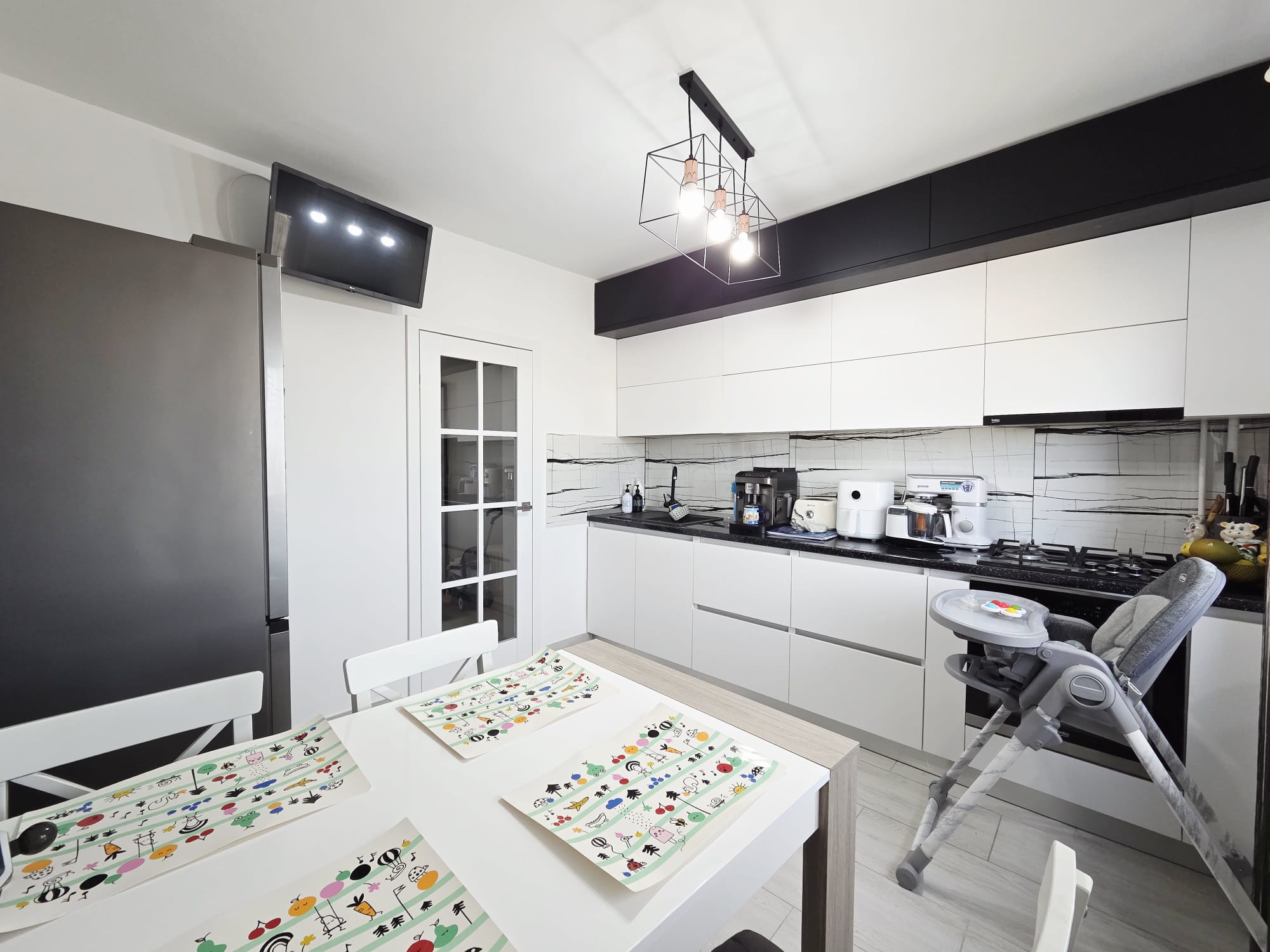 Apartament renovat cu simt de raspundere mobilat si utilat GATA DE MUTAT